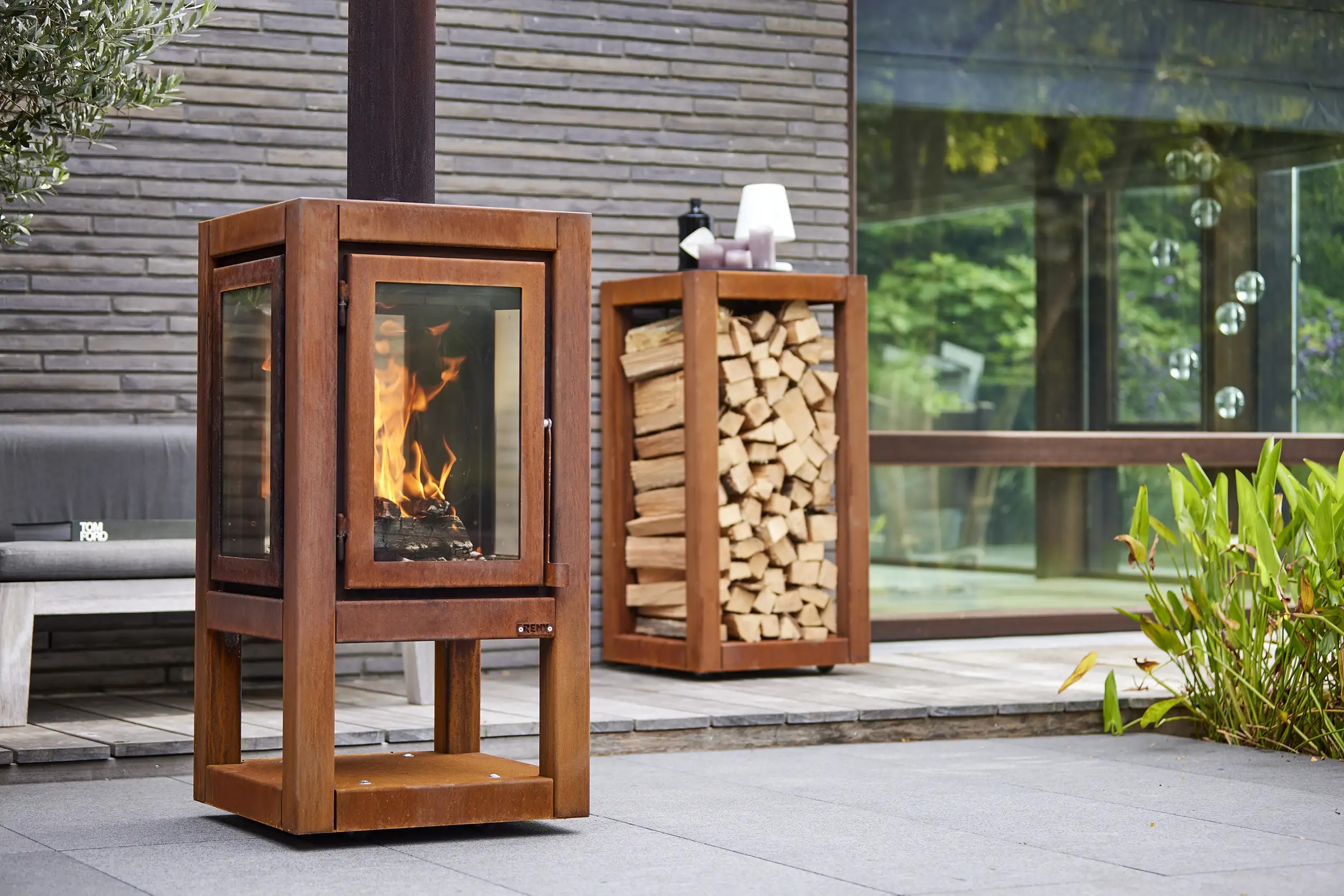 Foto Geef haardhout een stijlvolle plek in de tuin FotoGeef haardhout een stijlvolle plek in de tuin